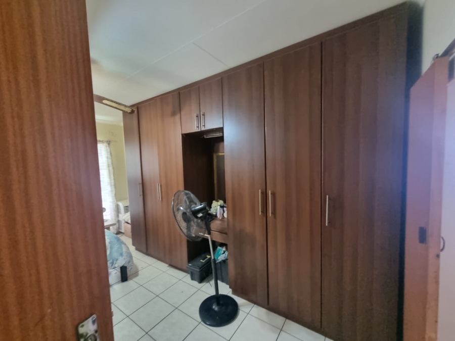 To Let 1 Bedroom Property for Rent in La Hoff North West